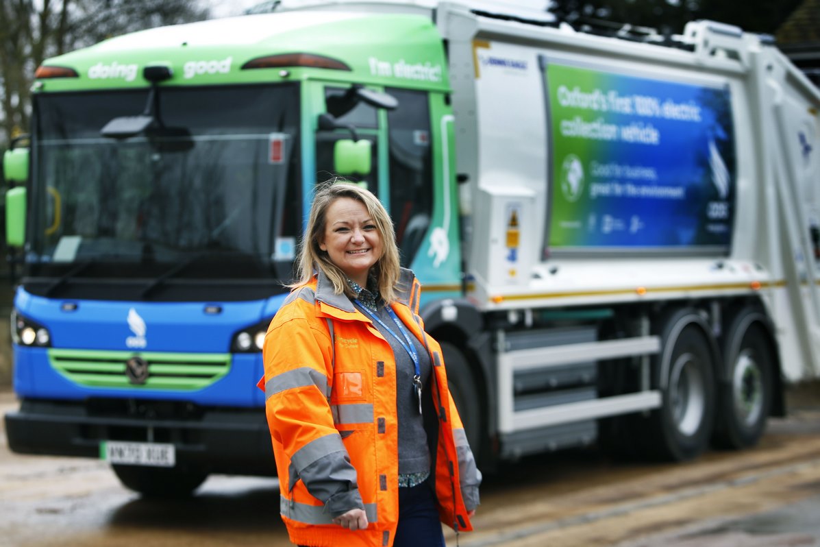 Electric Bin Lorry OCC 020 (Copy).JPG