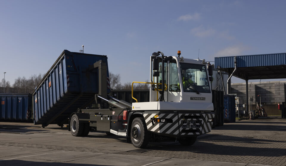 YT223CC front with container.jpg