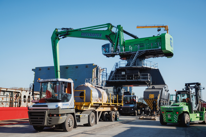 Goeyvaerts-R expands its fleet with two new RT283 tractors