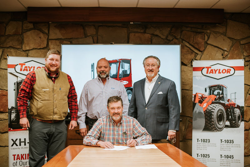 Taylor-contract-signing-Terberg-distributor-800pix.jpg