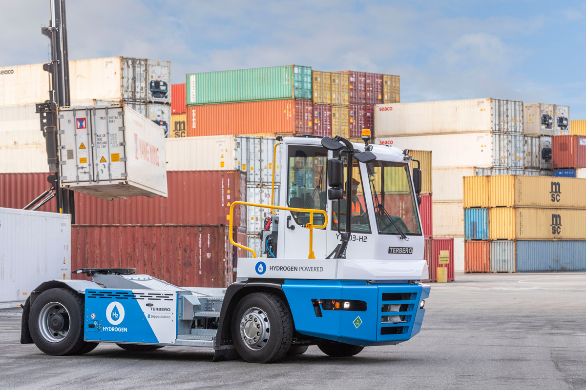 Terberg_Hydrogen_Tractor_POC_UWT9682.jpg