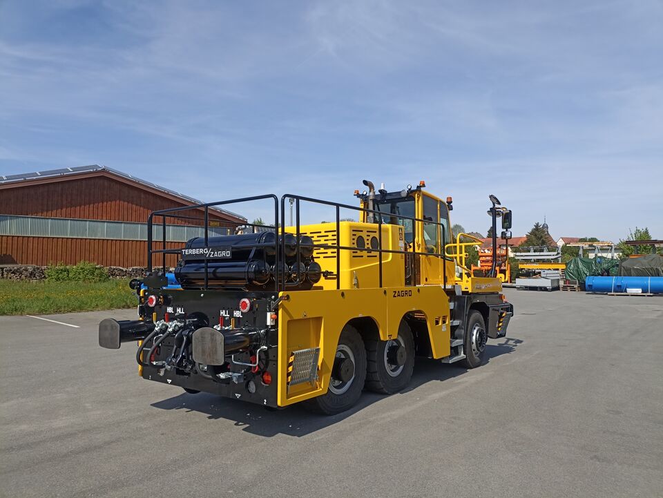 Terberg Road Rail Tractor RR283 v1.jpg